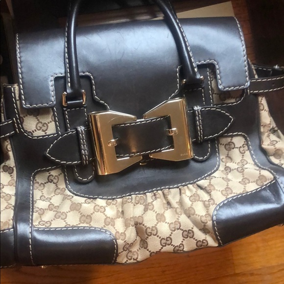 Authentic Gucci Monogram Queen Gold Bow Handbag - Picture 7 of 17